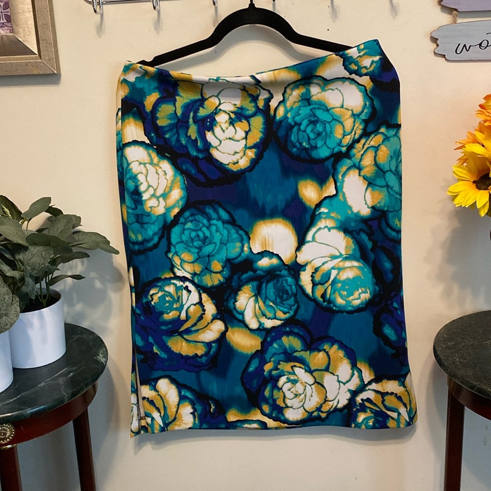 Worthington Skirt Sz 12 w/Side Zipper & Slits both sides. Great Condition.